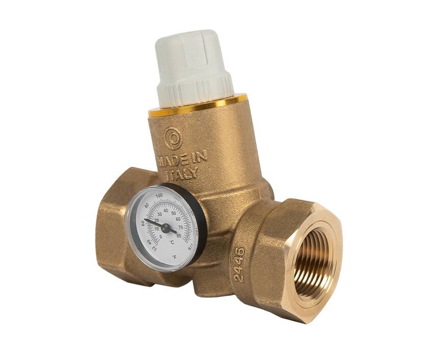 TB-110G - Brass pressure valve with a white cap and an attached pressure gauge. The device is designed for plumbing systems, conveying functionality and precision.